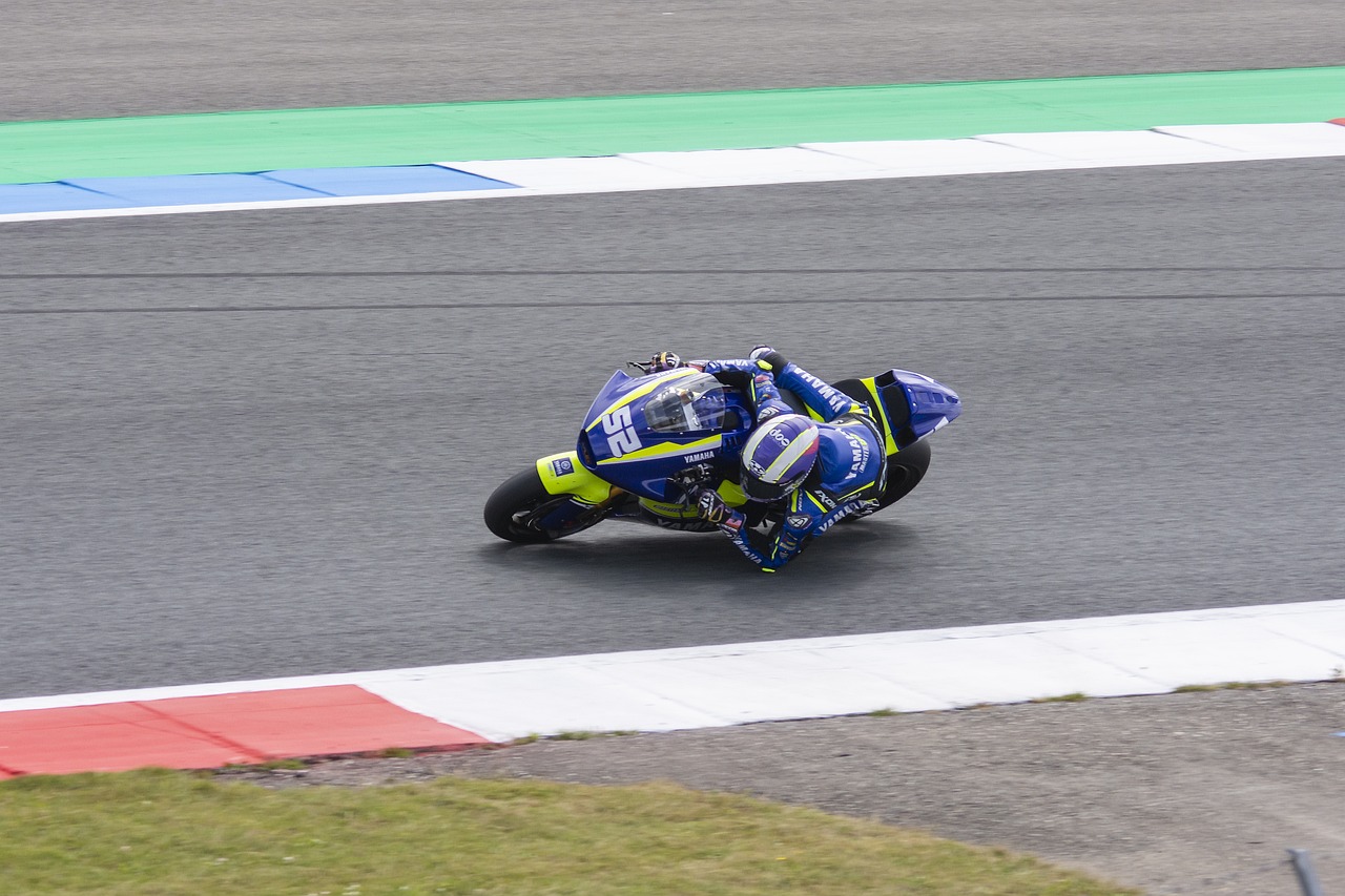 小心翼翼地 小心翼翼地